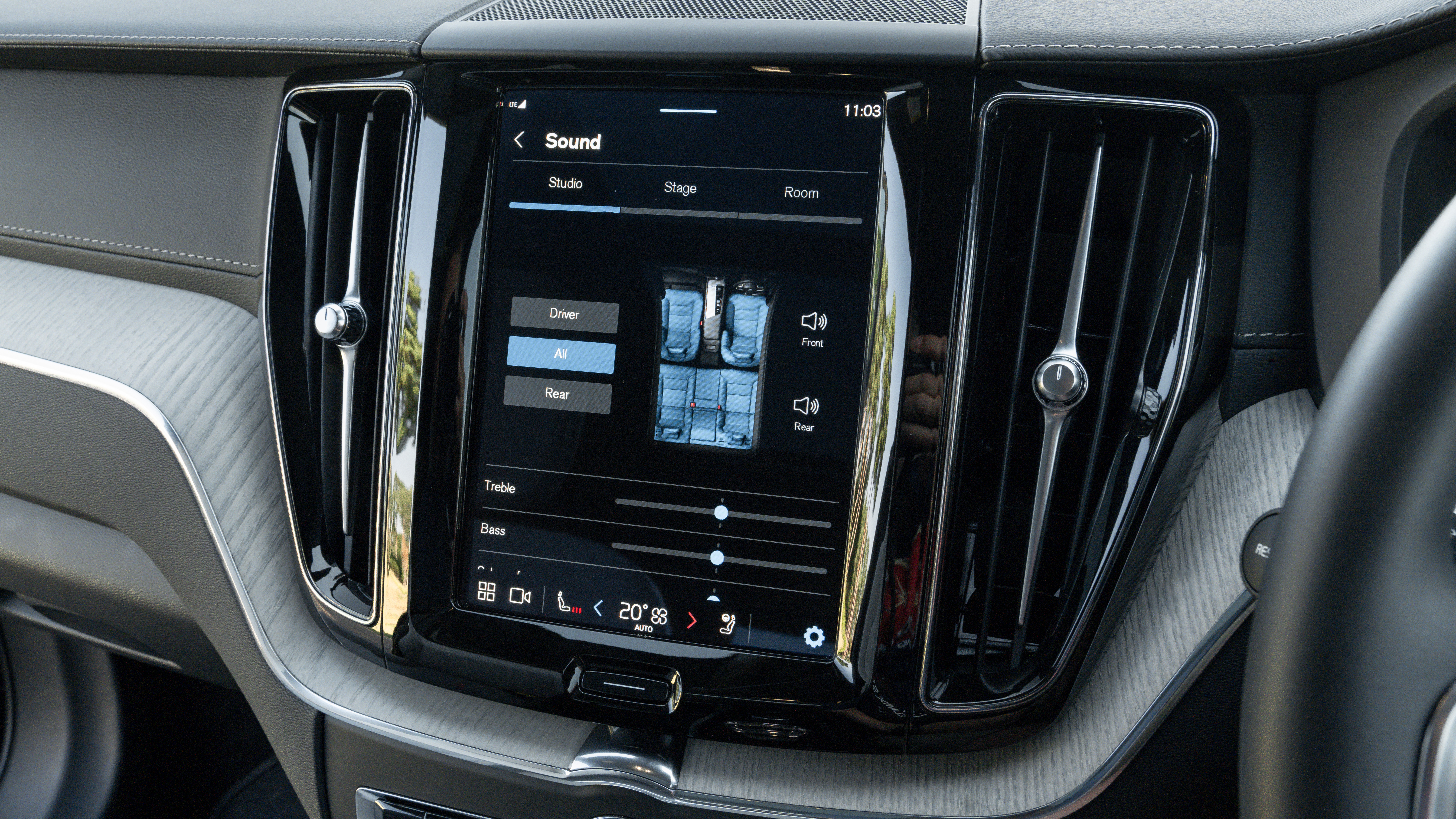 Volvo XC60 infotainment