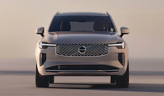 2024 Volvo XC90 head on