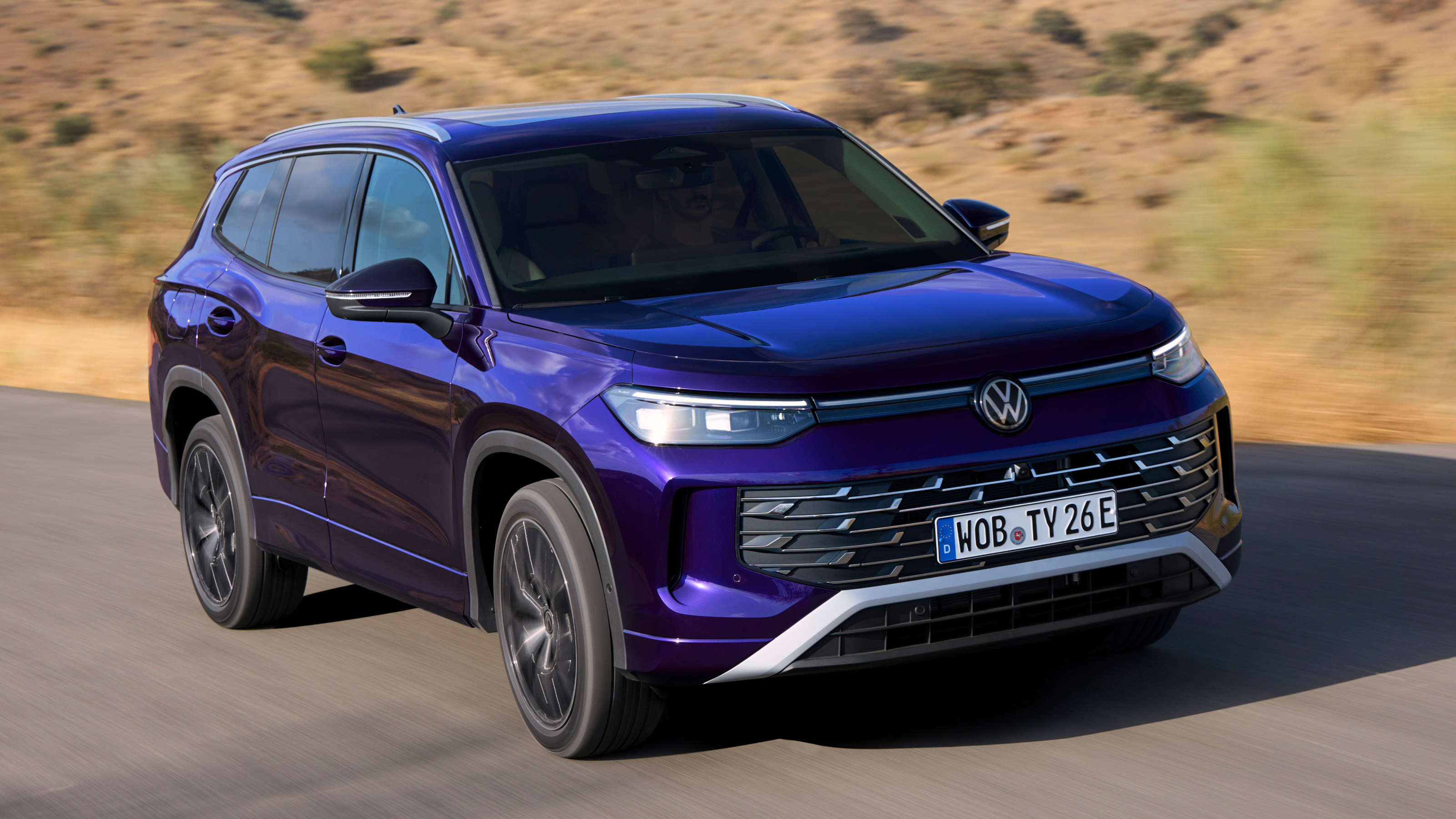 Volkswagen Tayron driving front quarter