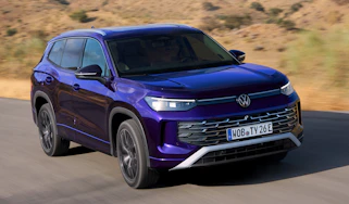 Volkswagen Tayron driving front quarter