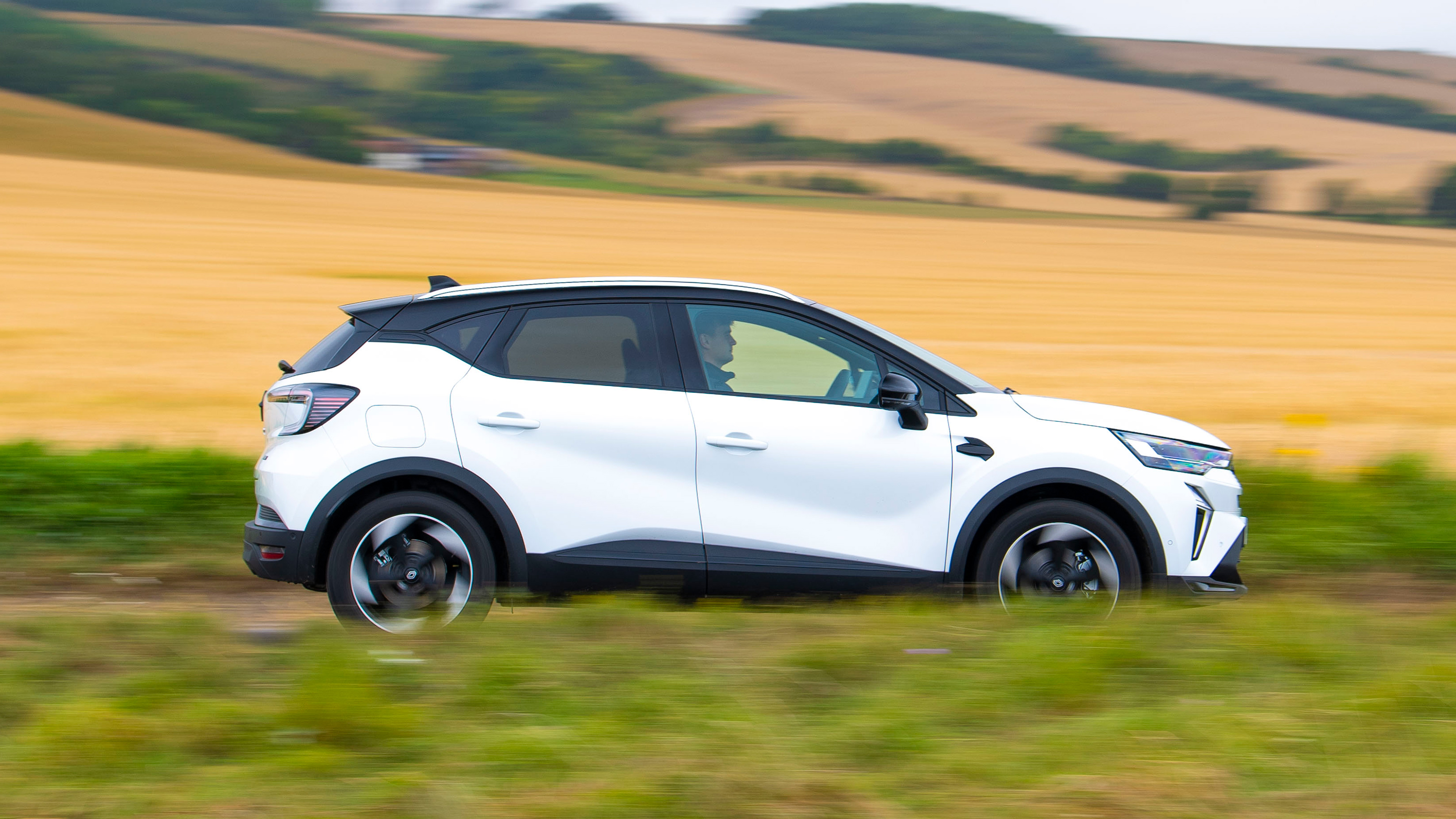 Renault Captur side panning