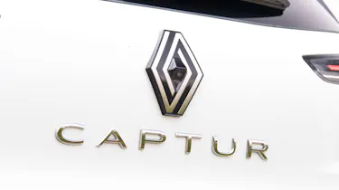 Renault Captur badge