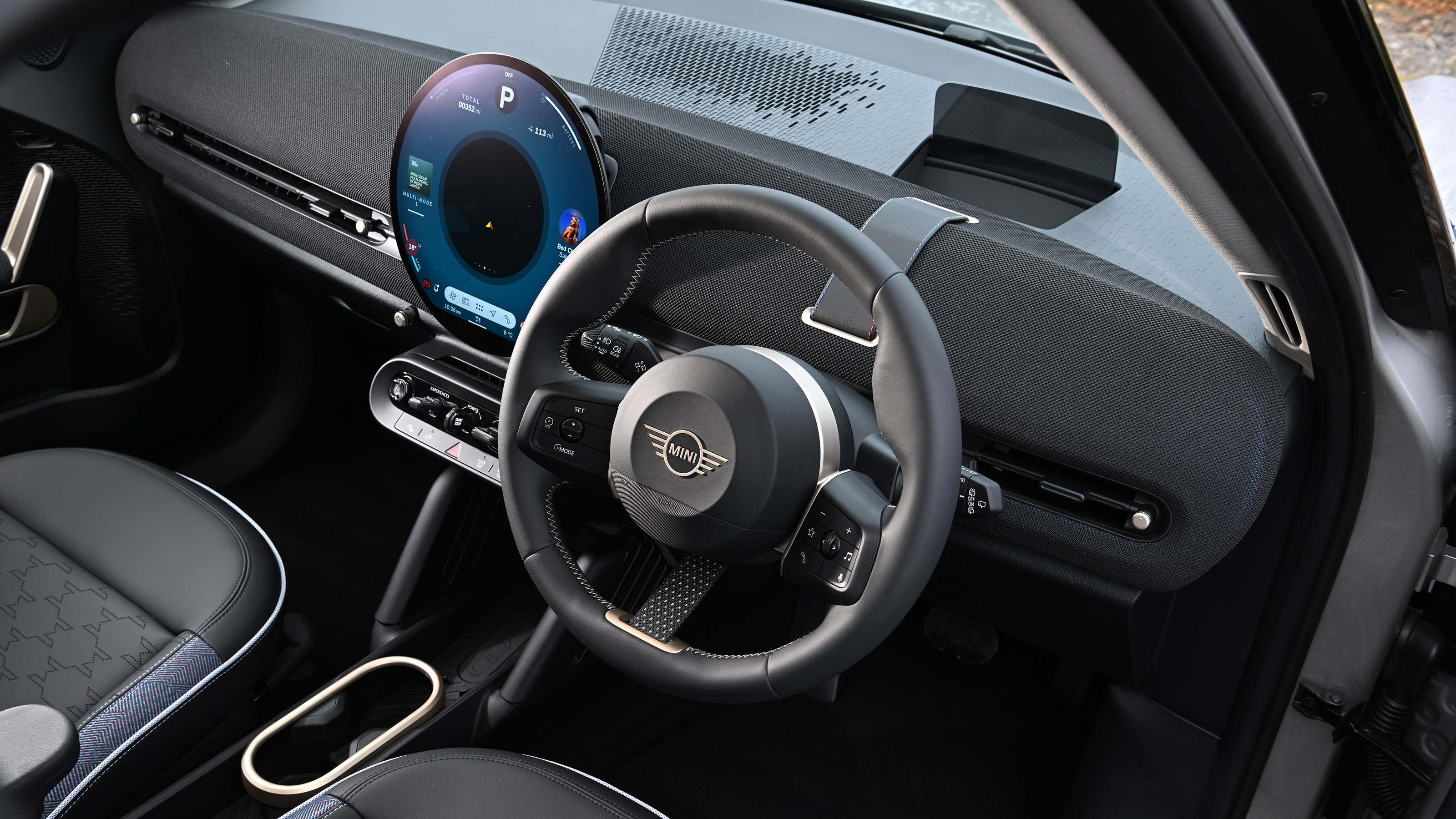 MINI Aceman E interior