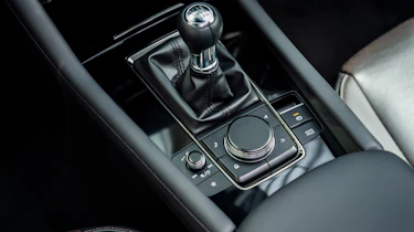 Mazda3 Saloon centre console
