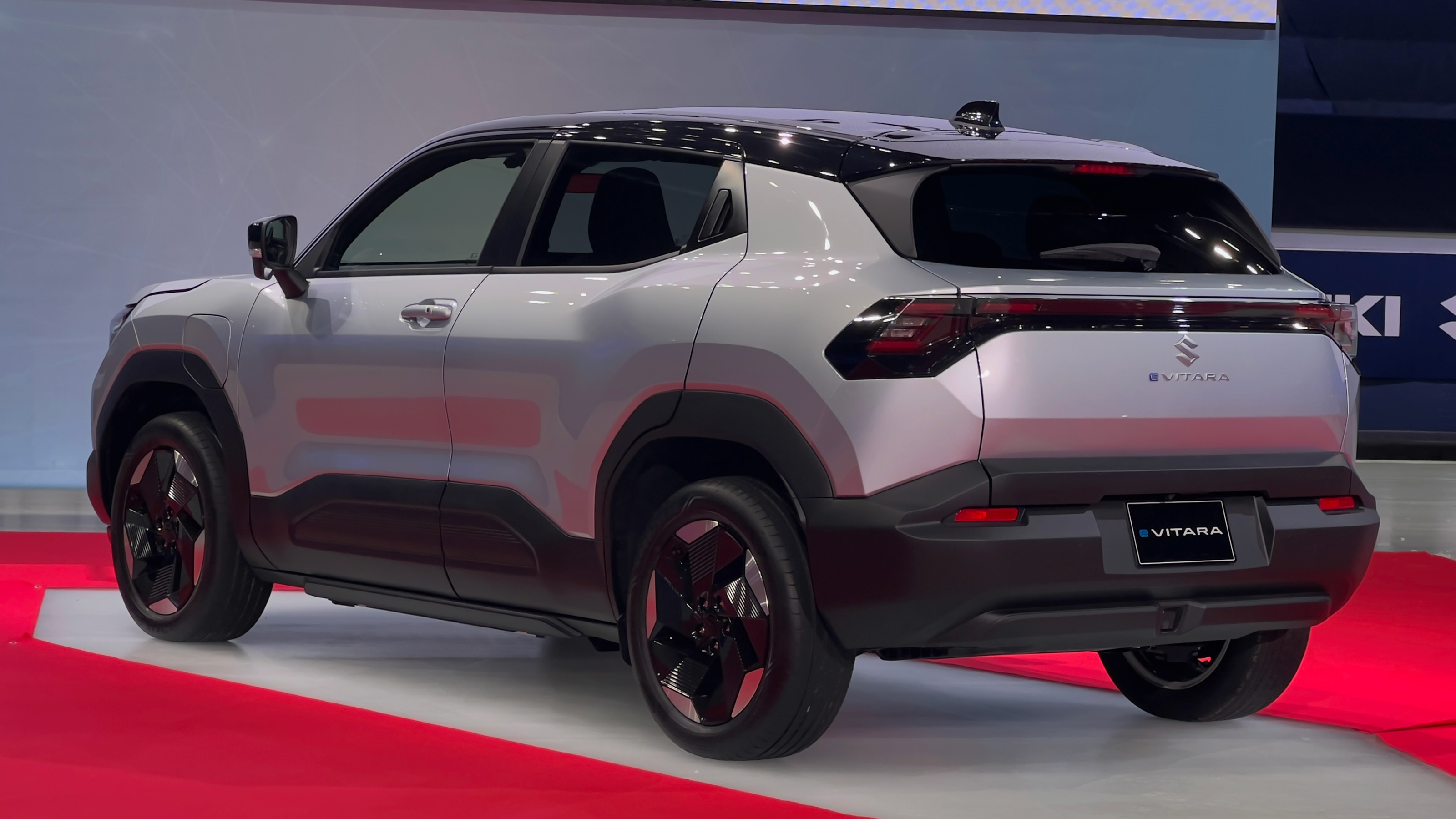 Suzuki e Vitara reveal rear
