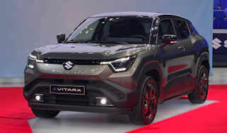 Suzuki e Vitara reveal front
