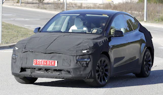 Tesla Model Y 2025 facelift spy shot front quarter