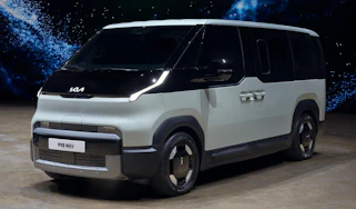 Kia PV5 Passenger front quarter