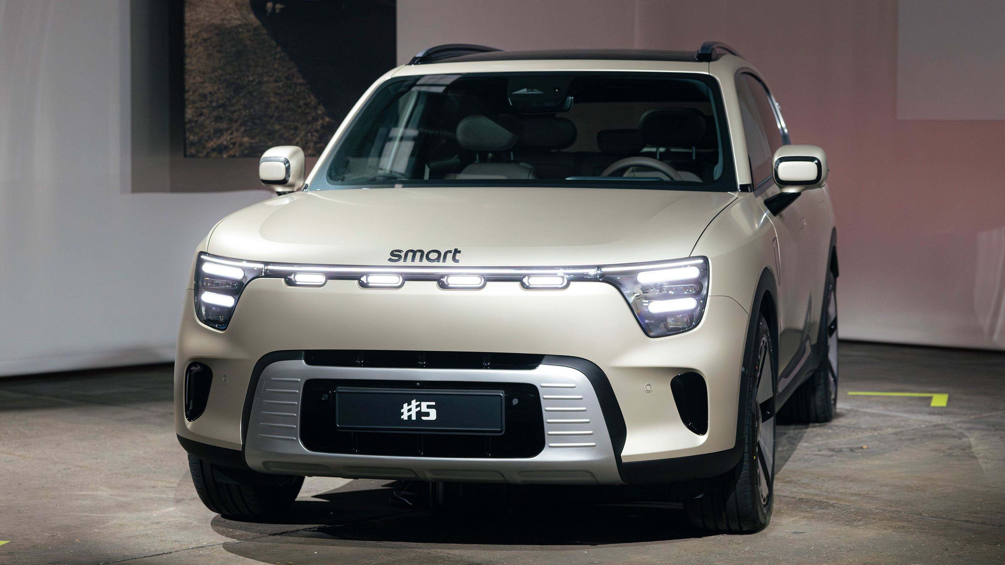 Smart 5 Premium front quarter