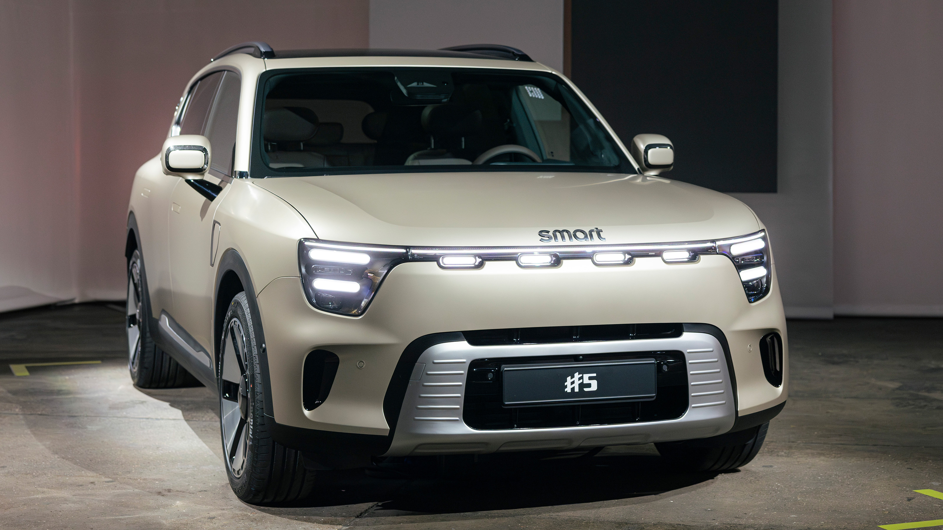 Smart 5 Premium front quarter