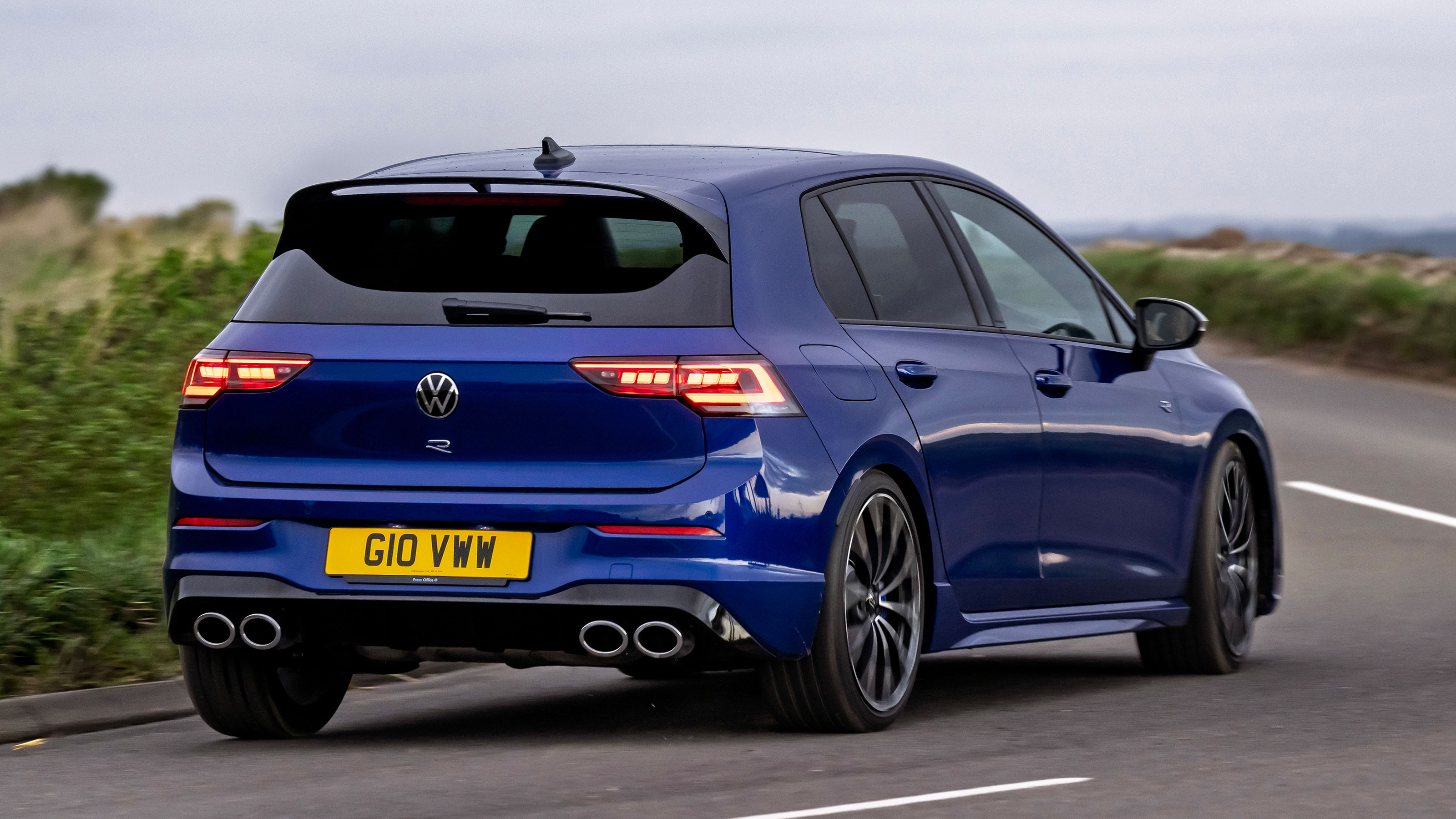 Volkswagen Golf R UK rear 3/4 handling