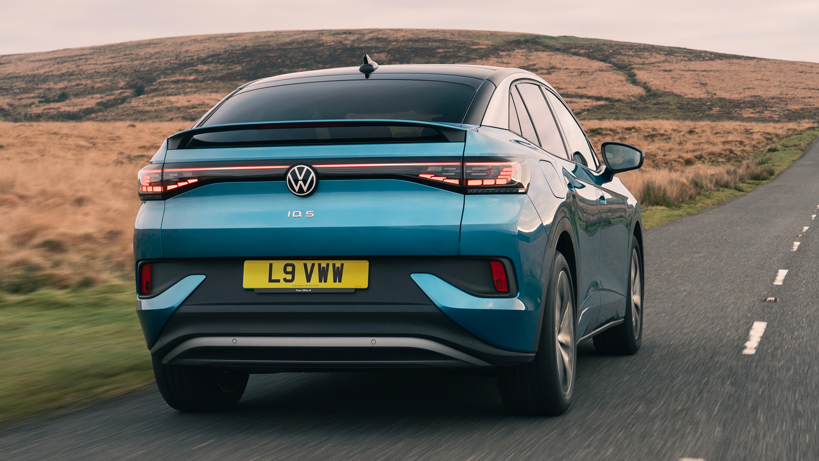 Volkswagen ID.5 rear cruising