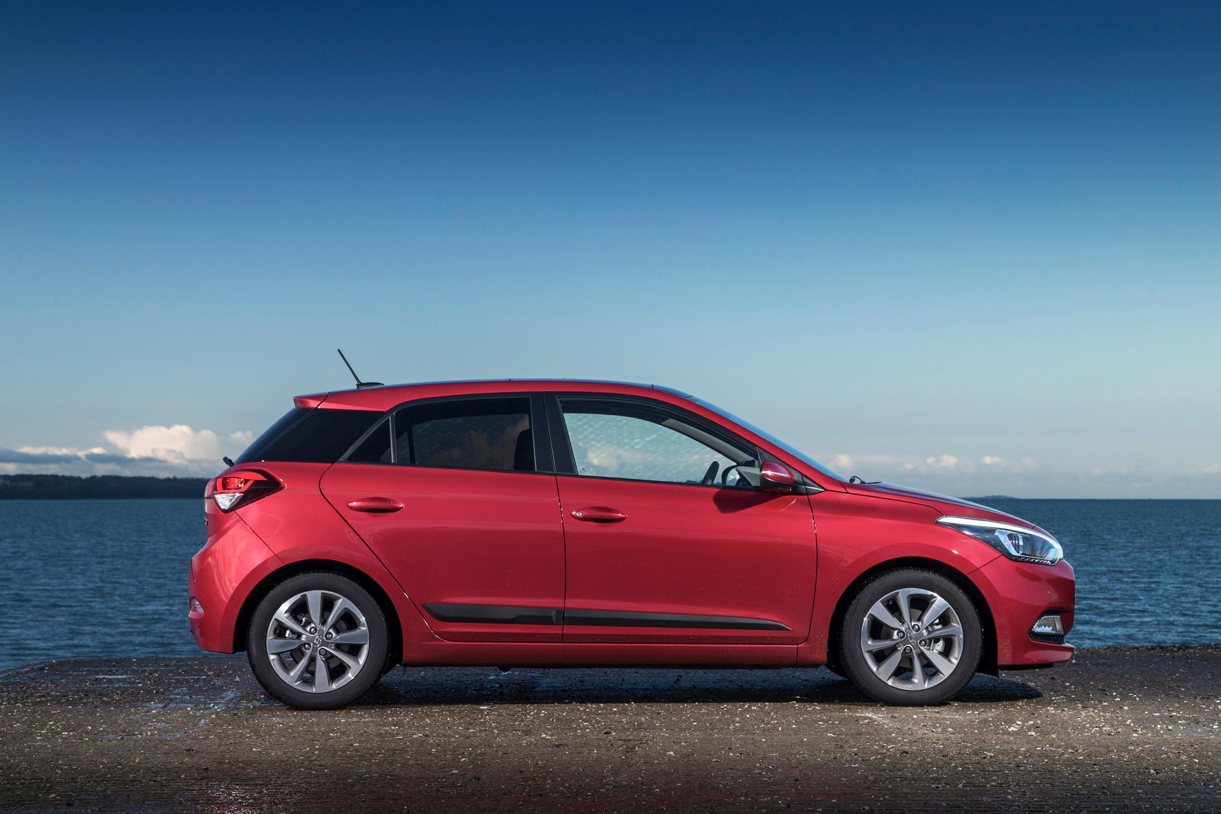 With 99 or 118bhp and economy of up to 65.7mpg, it makes the i20 faster and more economical