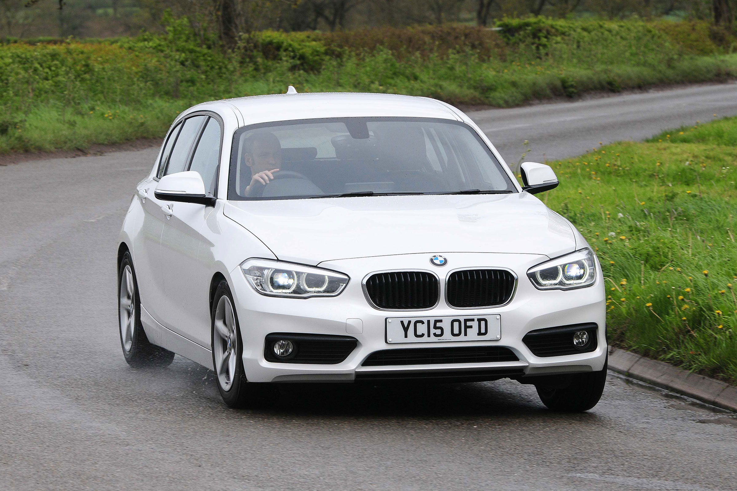 However, some versions are also available with xDrive four-wheel-drive to cope with poor conditions