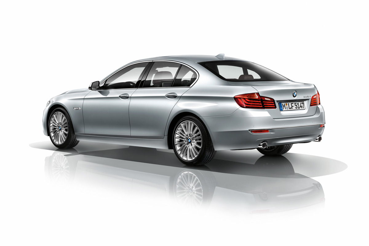 BMW 5 Series 2013 saloon rear quarter