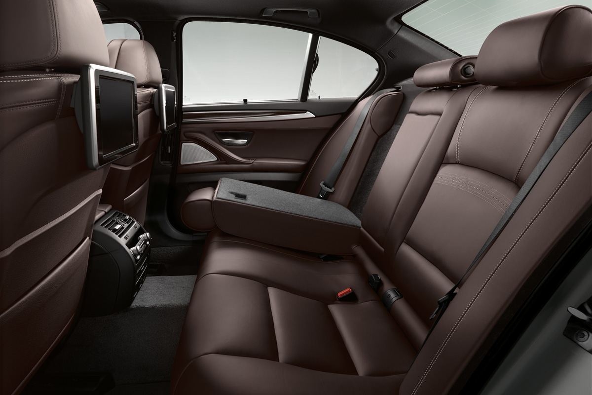 BMW 5 Series 2013 saloon rear seats