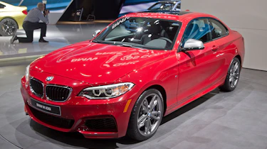 BMW M235i 2014 front quarter static