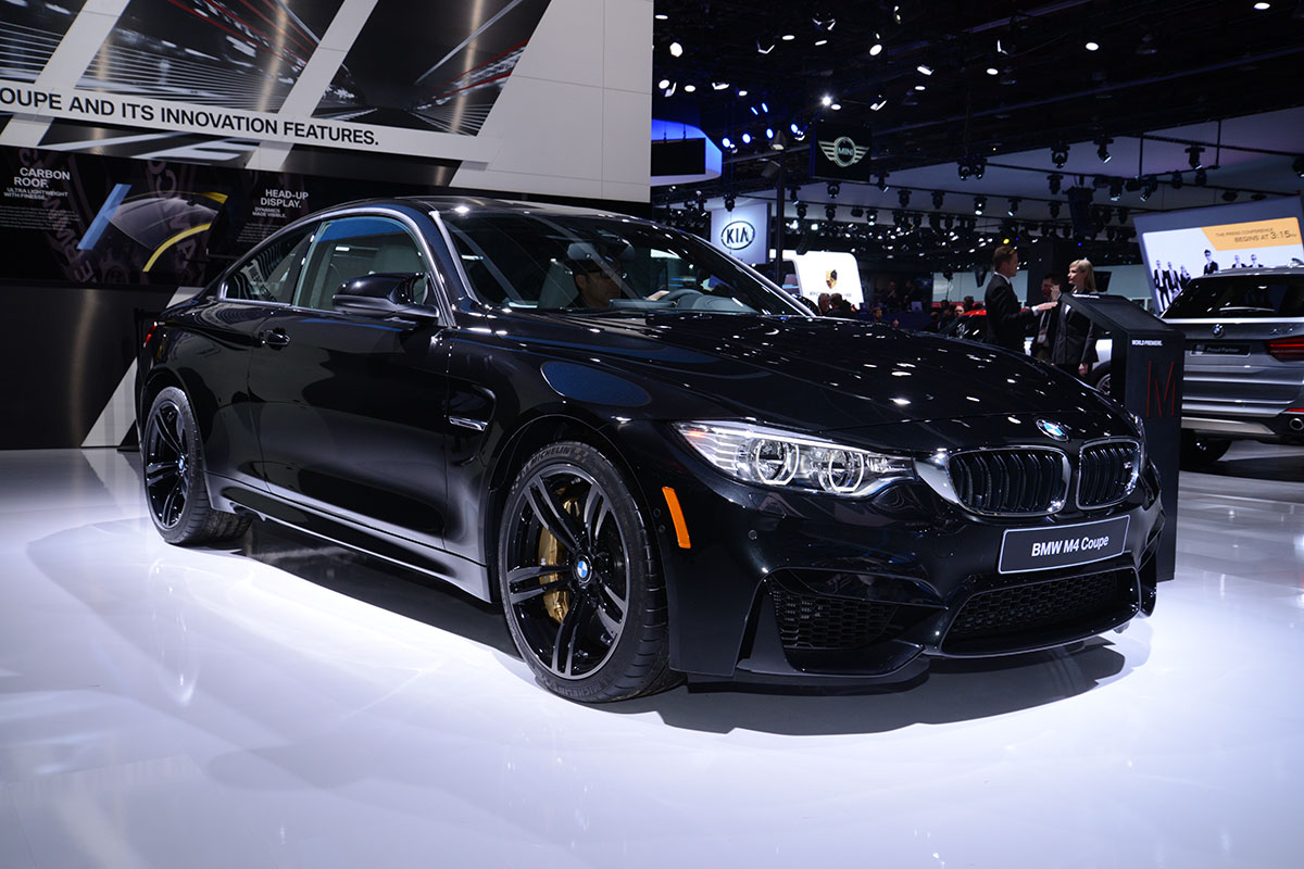 BMW M4 coupe 2014 front quarter static