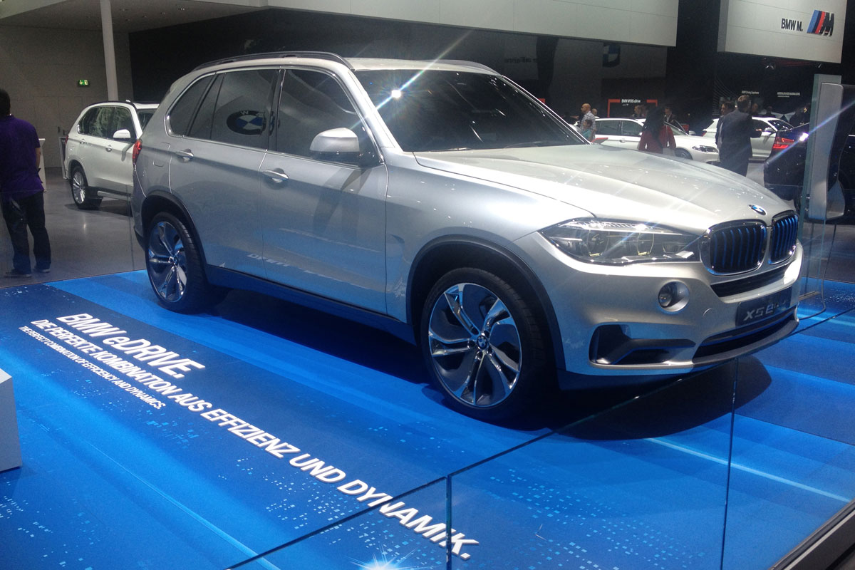 BMW X5 eDrive front quarter static