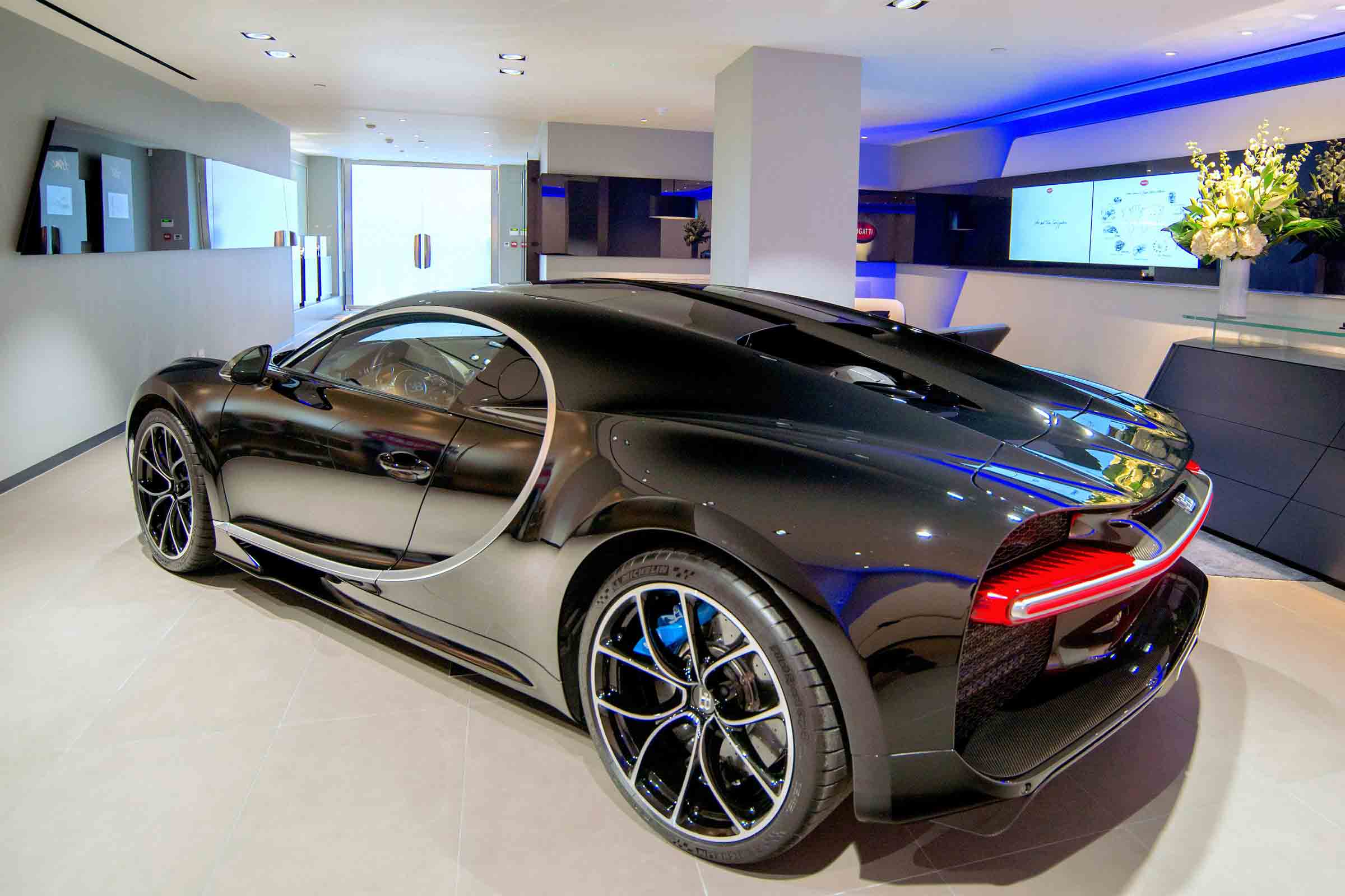 It takes a lot to upstage the Veyron, but the Bugatti Chiron picks up the French hypercar's baton and runs with it. Fast.