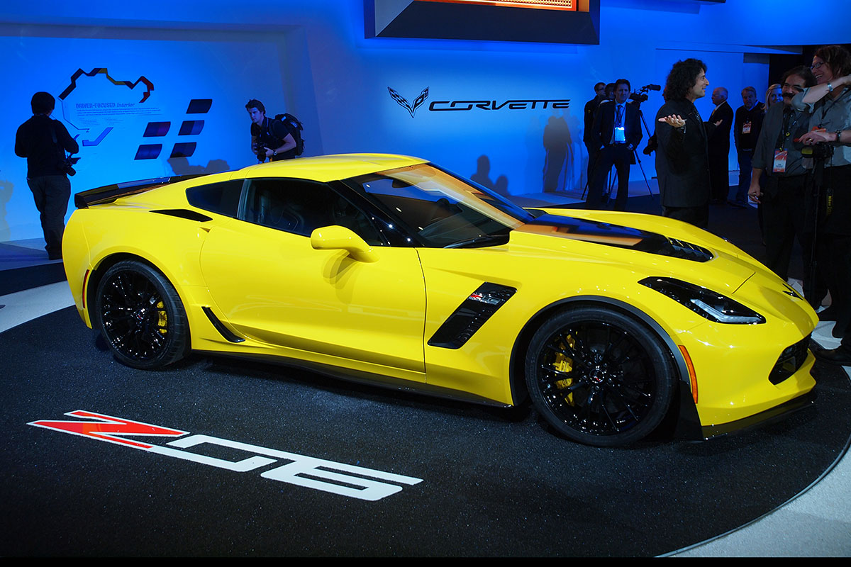 Corvette Z06 2014 front quarter static