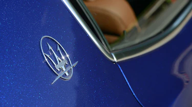 Despite this, the fastest Maserati Ghibli is a bit too heavy to challenge the best rivals, trailing the Mercedes-AMG E63