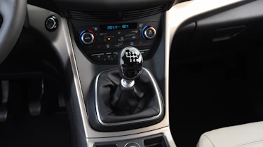 On petrol cars, the manual gearbox can be chosen with two-wheel drive
