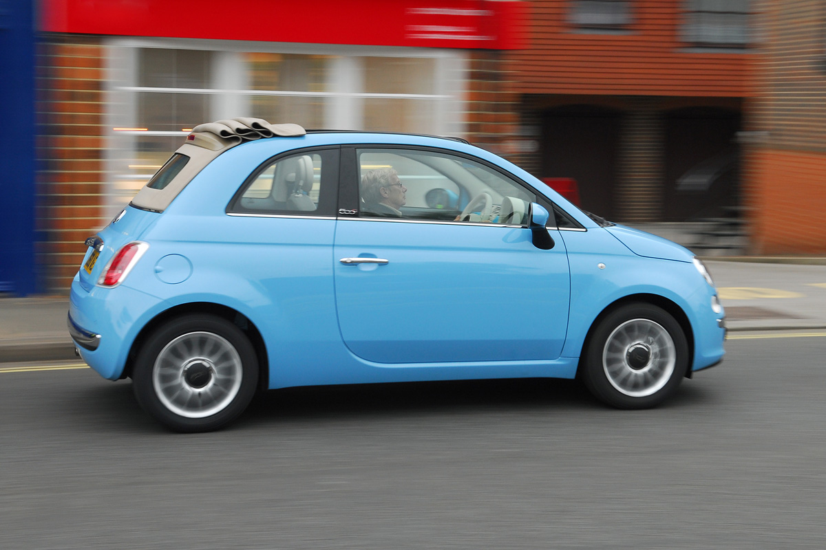 Fiat 500C convertible 2013 side tracking