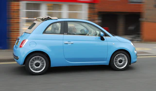 Fiat 500C convertible 2013 side tracking