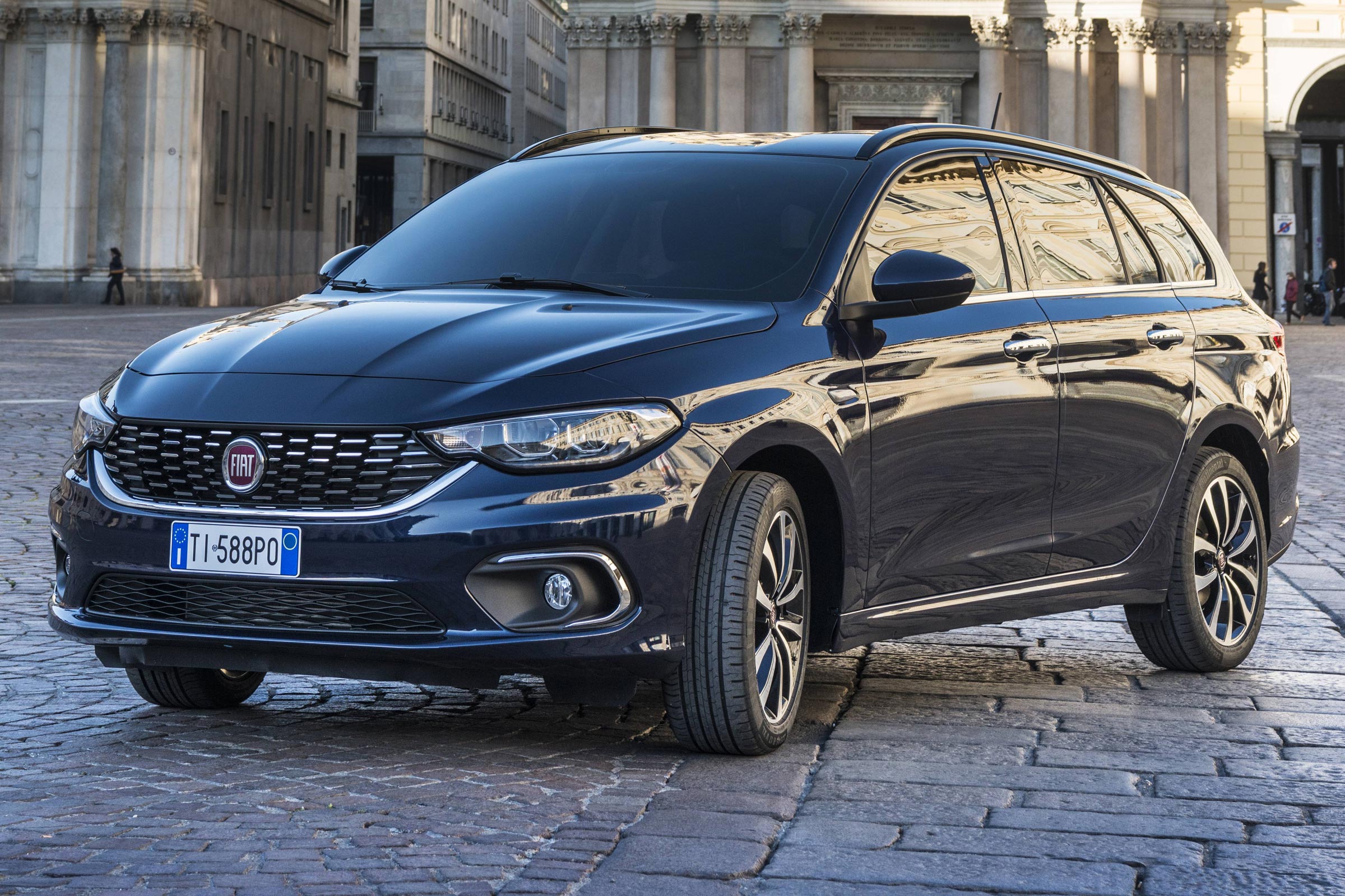 fiat-tipo-station-wagon-estate-01