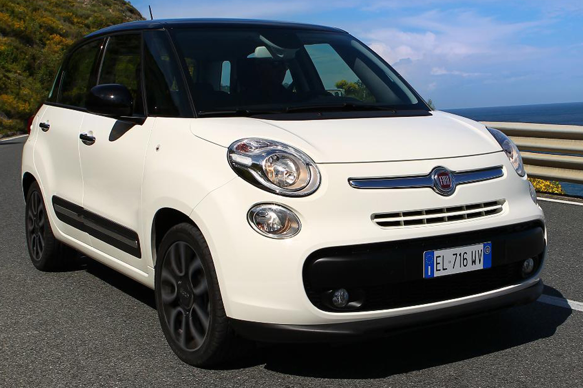 Fiat 500L 2013 front quarter