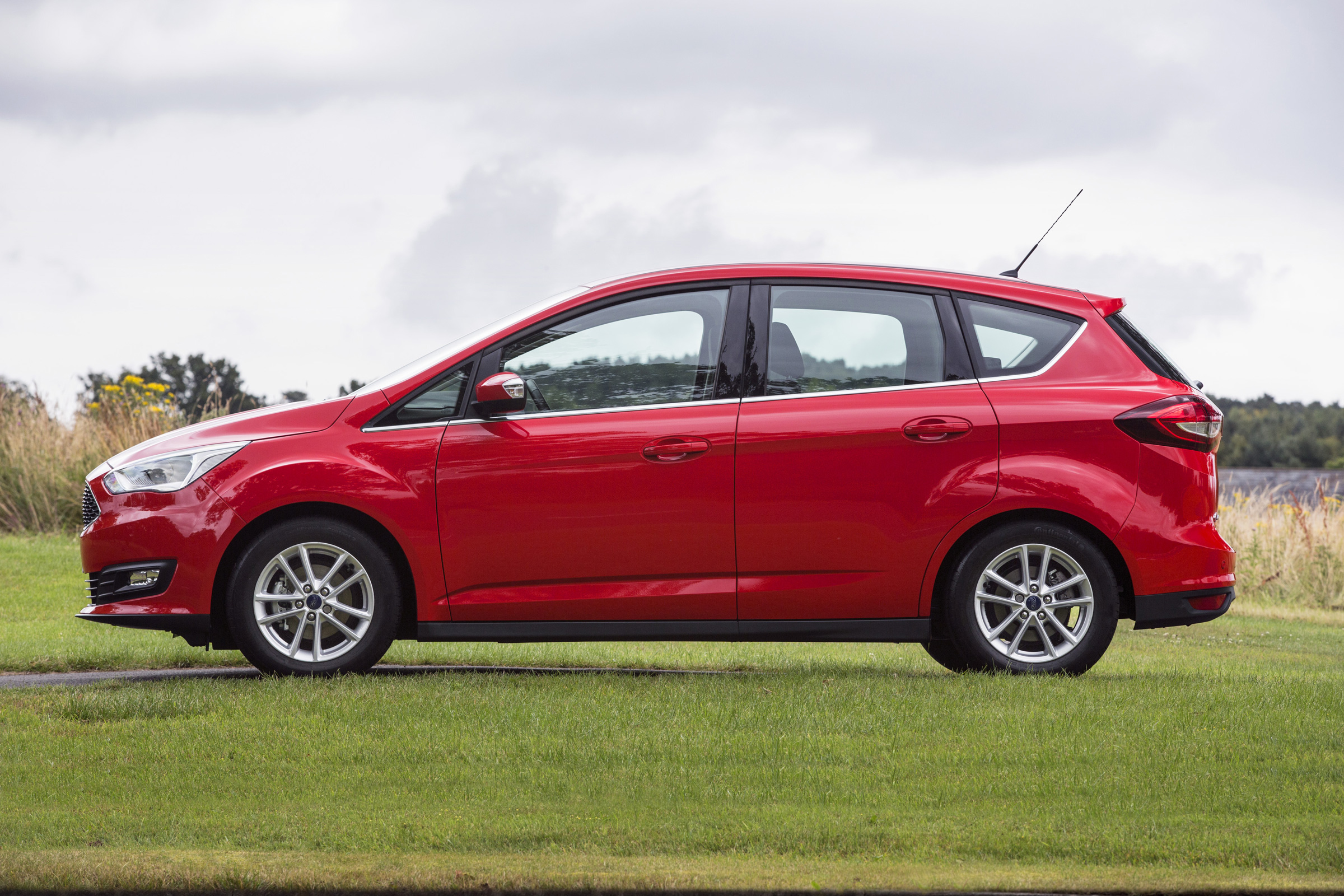 A high roof gives extra headroom for all occupants of the C-MAX compared to a regular hatchback