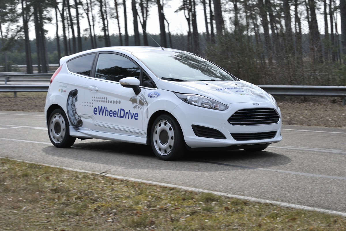 Ford Fiesta eWheelDrive 2013 front tracking