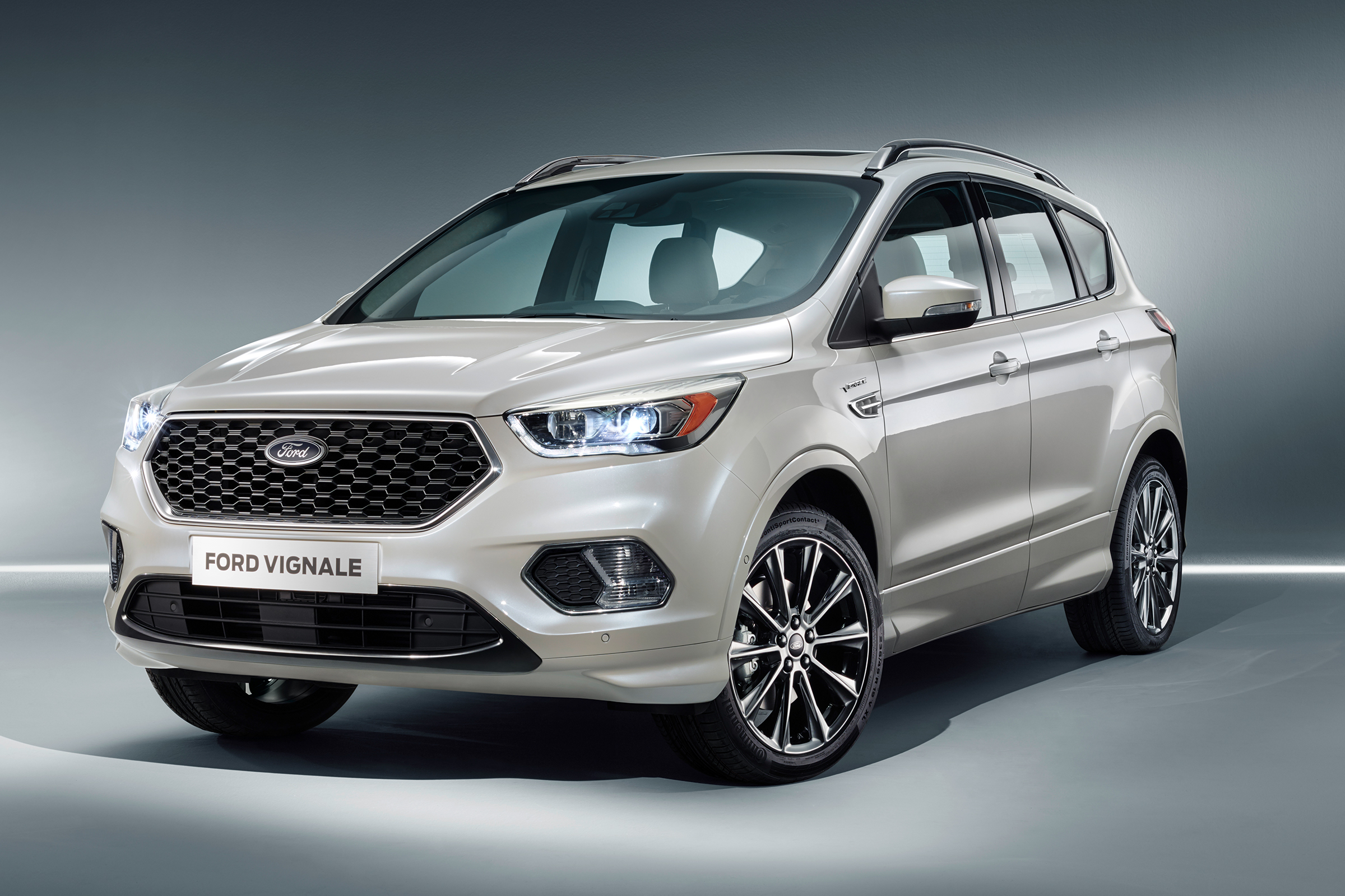 Ford Kuga Vignale studio front