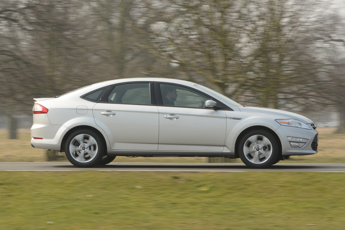 Ford Mondeo 2013 side 
