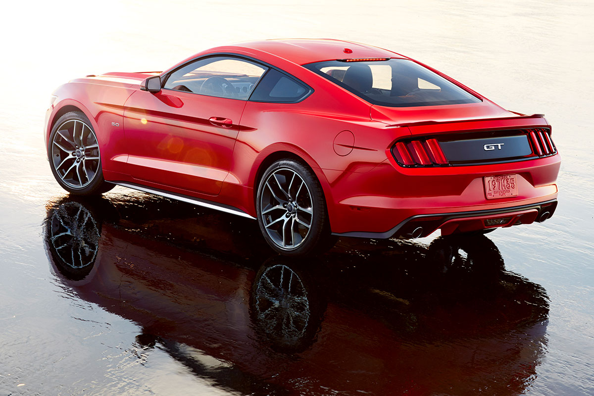 Ford Mustang coupe 2014 rear quarter static