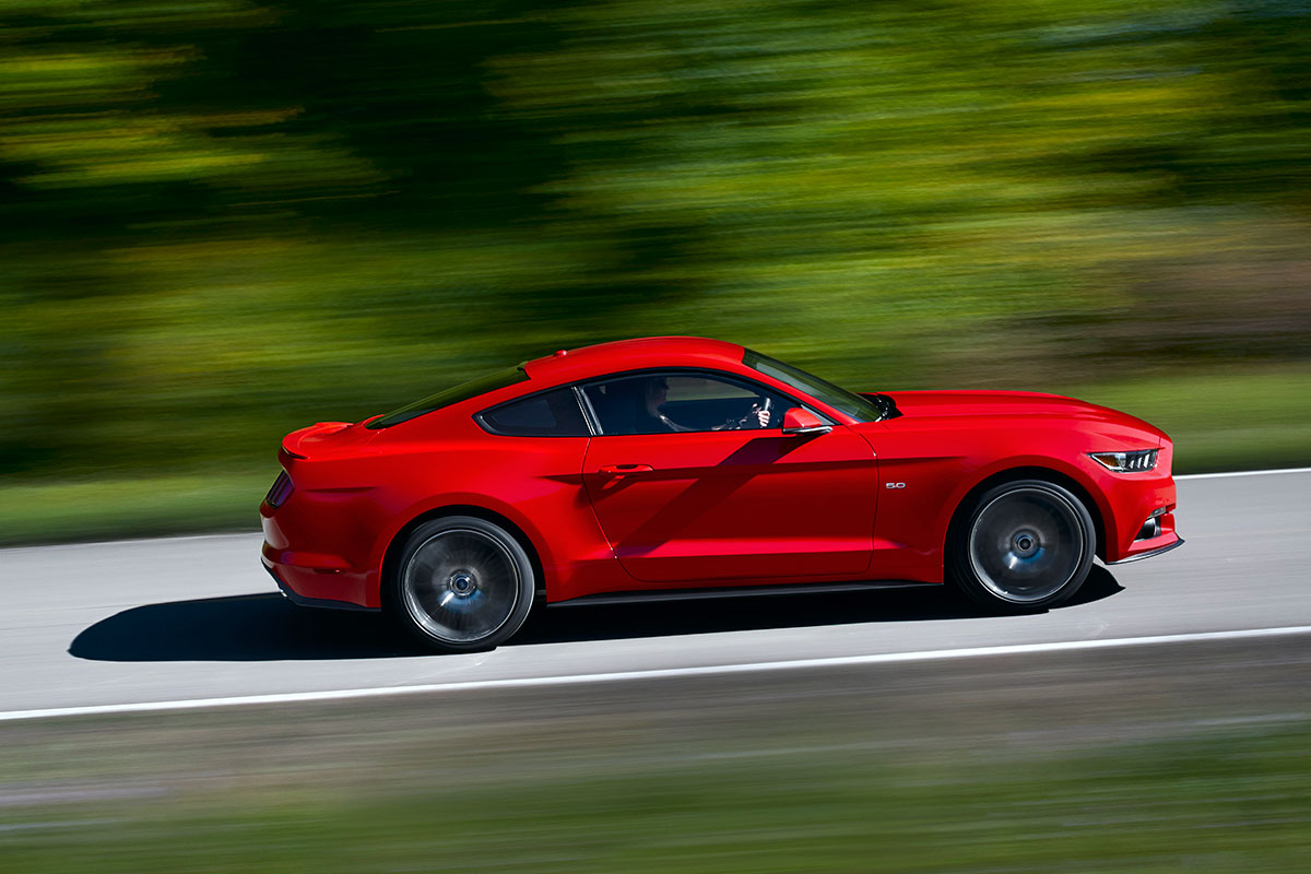 Ford Mustang coupe 2014 side tracking