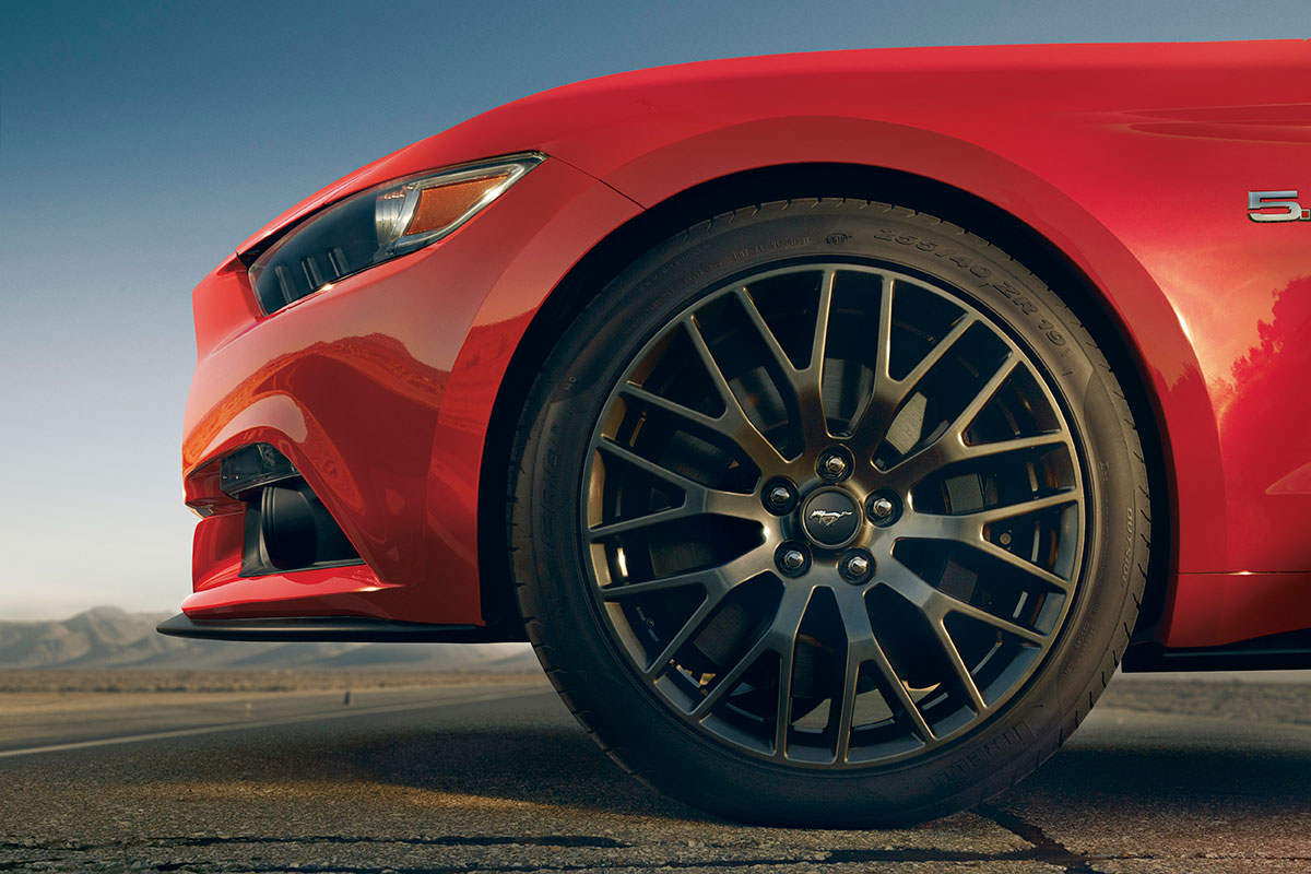 Ford Mustang coupe 2014 wheel detail