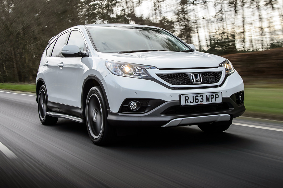 Honda CR-V SUV 2014 White Edition front tracking