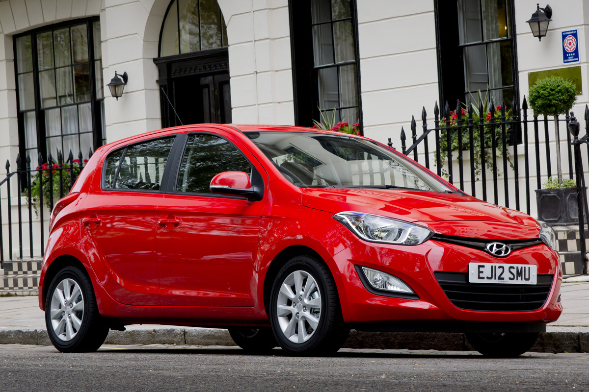 Hyundai i20 five-door 2013 front quarter