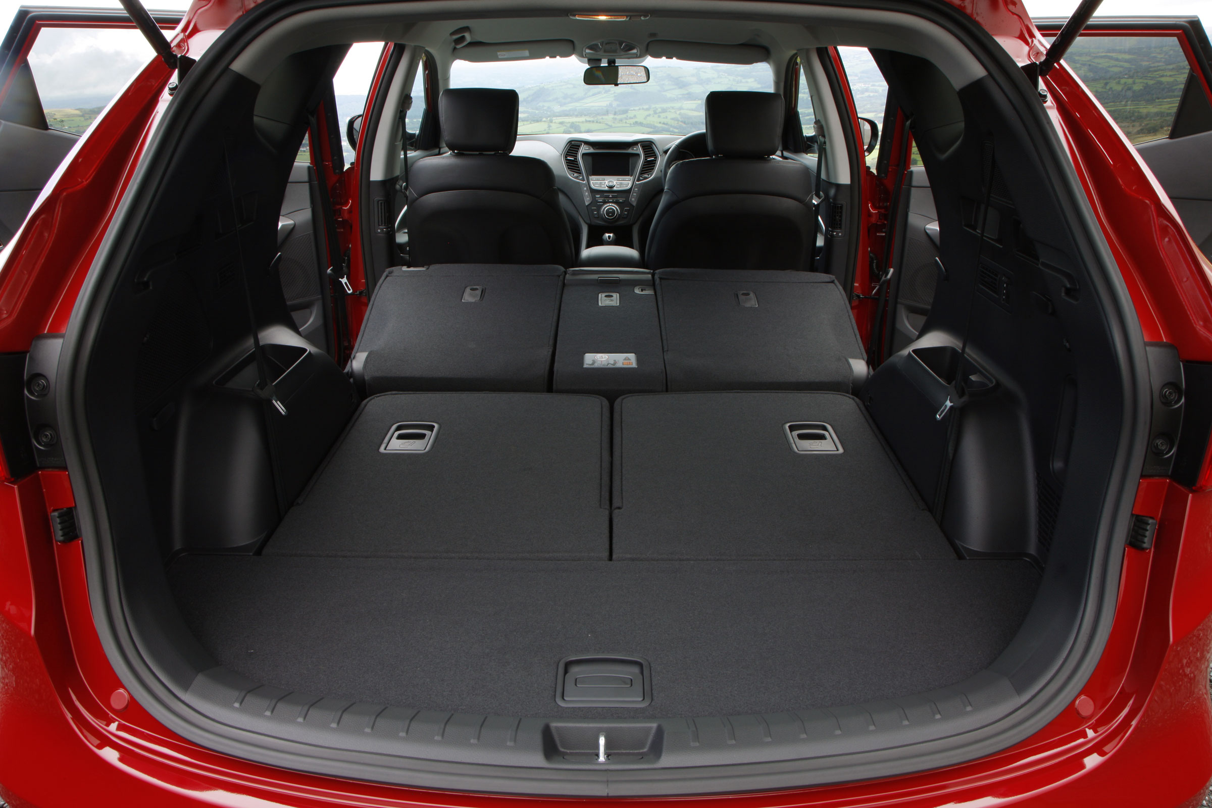 Fold the middle row down and luggage volume increases to 1,615 litres