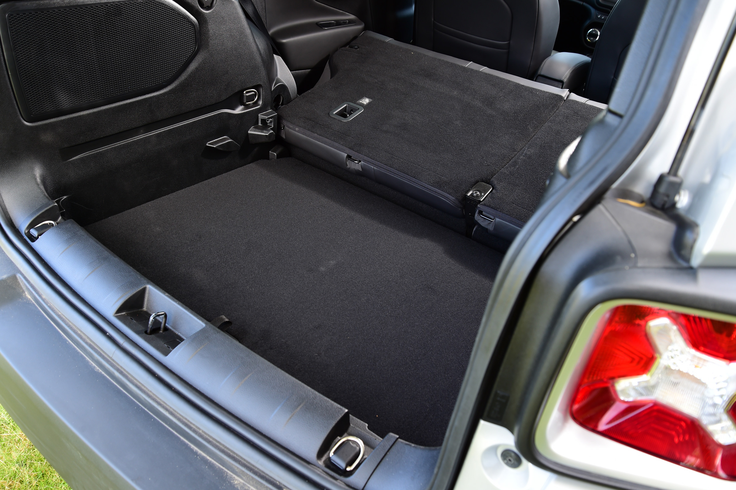 Jeep Renegade boot
