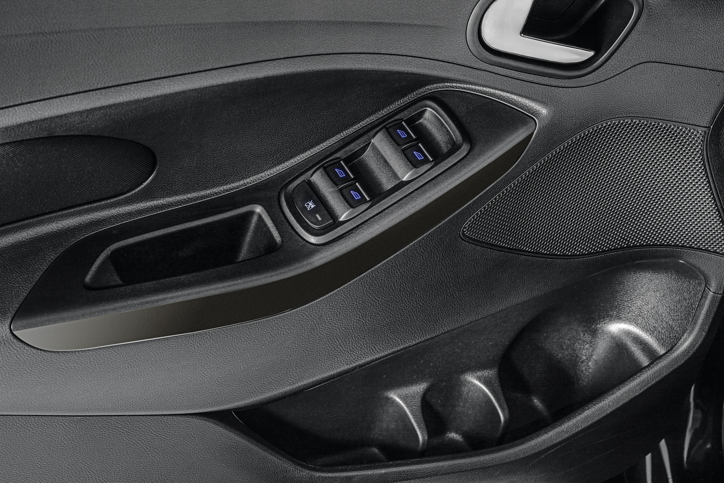 Interior quality is reasonable for this class of car, while the overall dashboard design is pretty decent