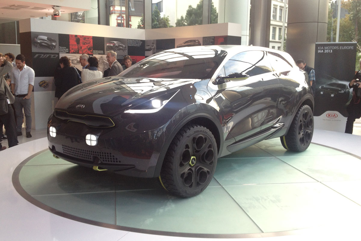 Kia Niro concept front quarter static IAA