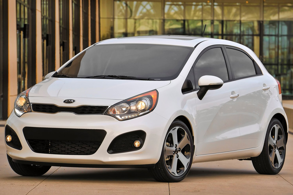 Kia Rio hatchback 2012 front quarter