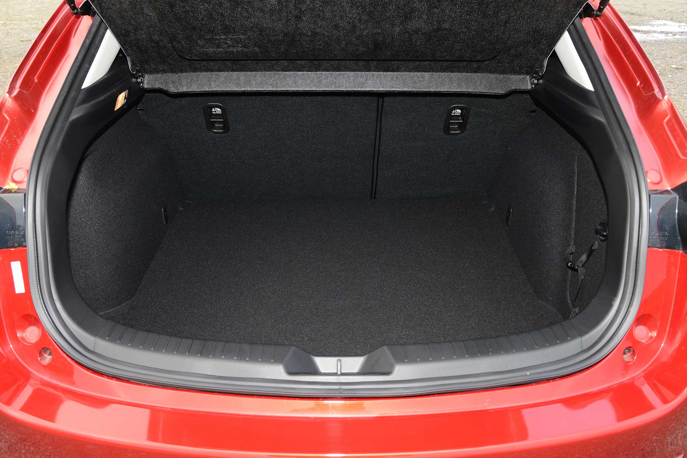 The 350 litre boot has a fairly high loading lip