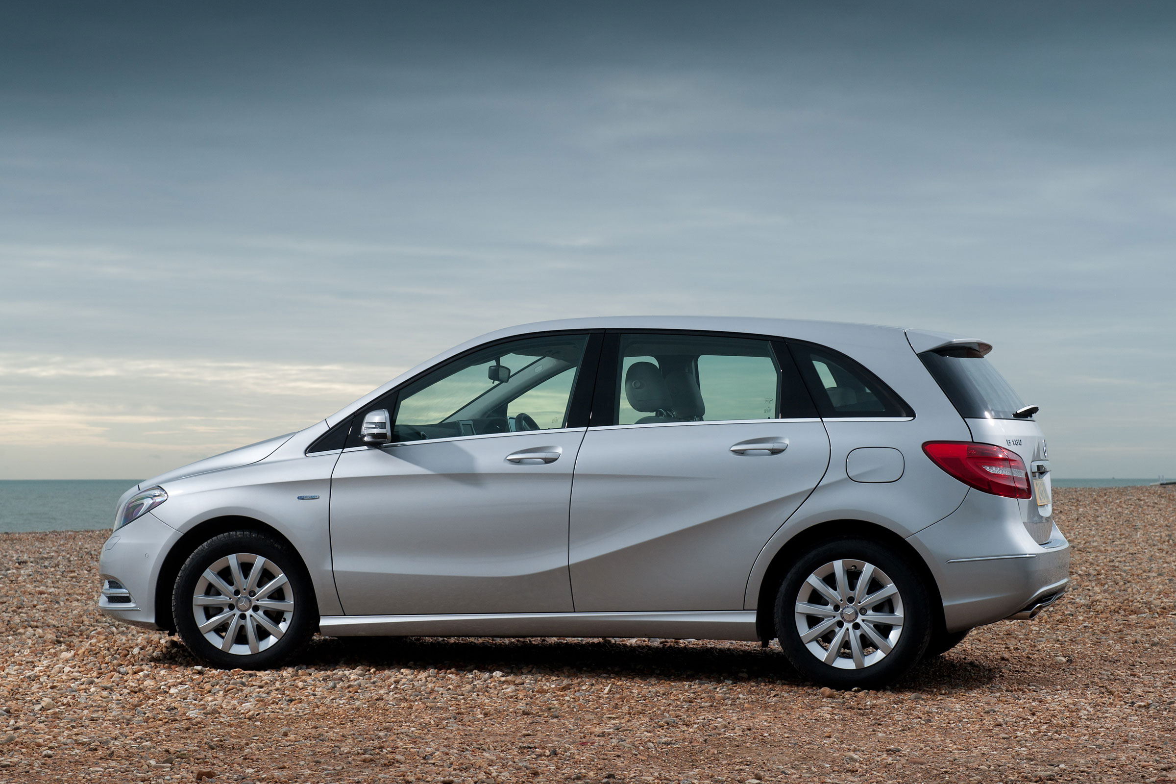 Large windows and a raised driving position ensure excellent visibility and a light and airy cabin