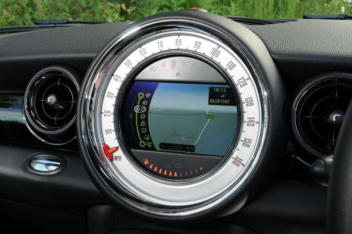MINI Clubvan estate 2013 centre console detail