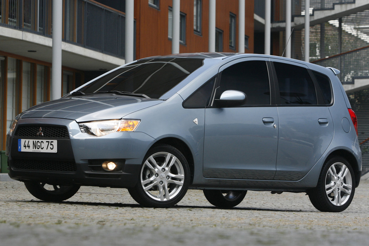 Mitsubishi Colt five-door 2009 front quarter