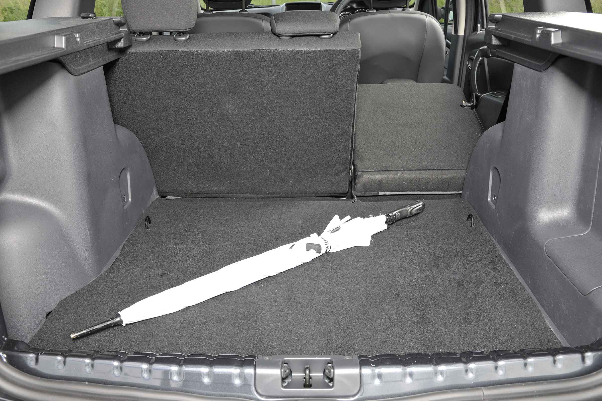 Note Access models do without split-folding rear seats